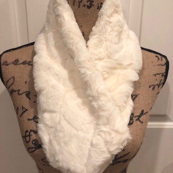 Faux Fur Loose Cowl Scarf - Picture 1 of 3